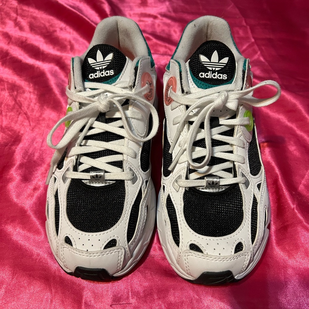 Adidas Women’s 8.5 Astir Shoes